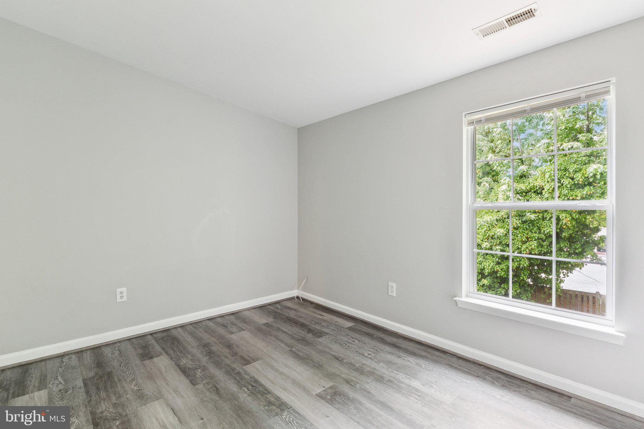 28 Johnson Place Annapolis, MD 21401 - Photo 12 of 35 an empty room with wooden floor and windows