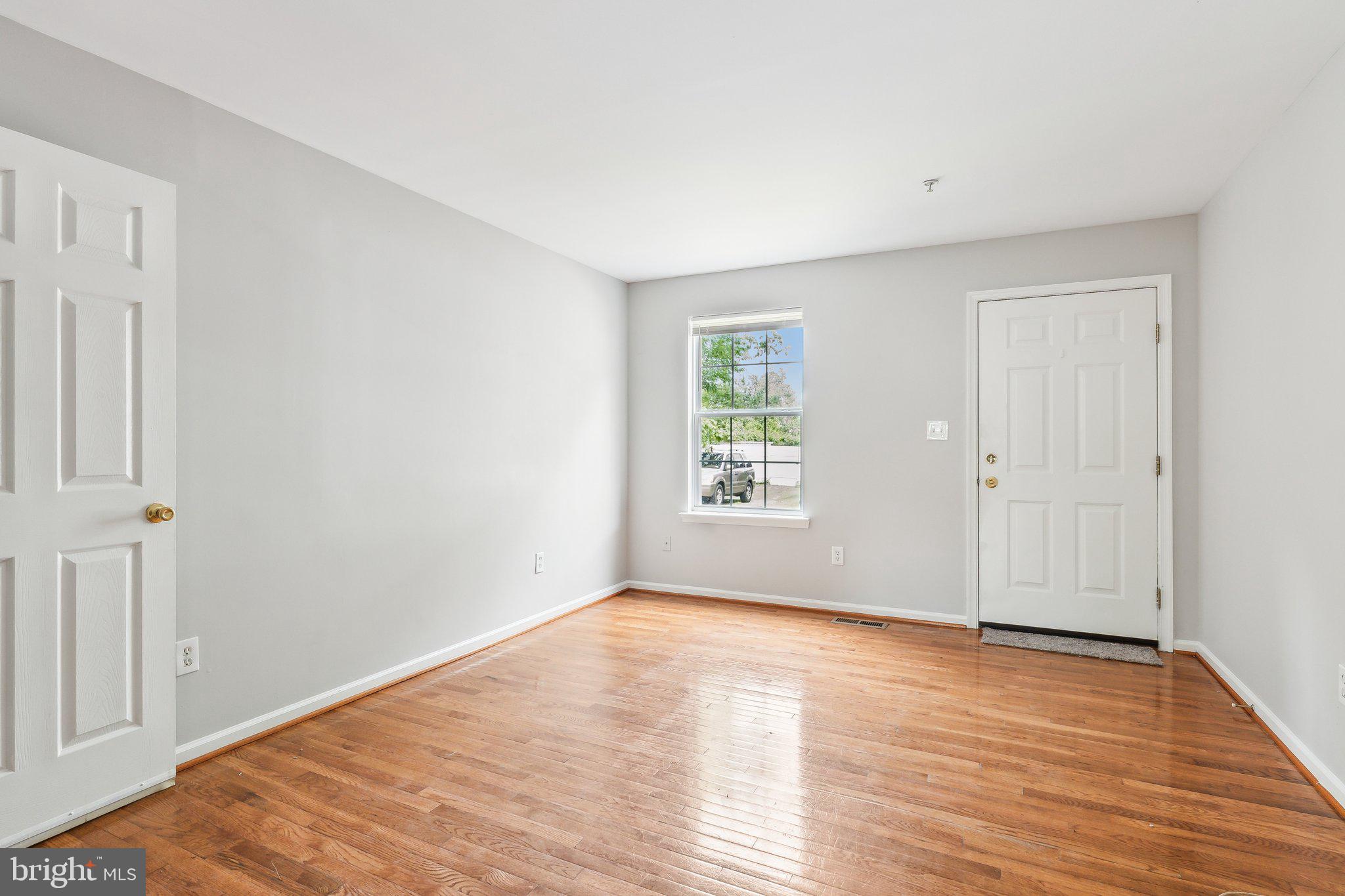 28 Johnson Place Annapolis, MD 21401 - Photo 15 of 35 an empty room with wooden floor and windows