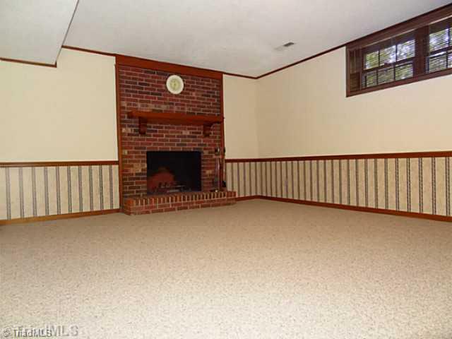 585 Barkworth Road Clemmons, NC 27012 - Photo 12 of 16 Playroom.