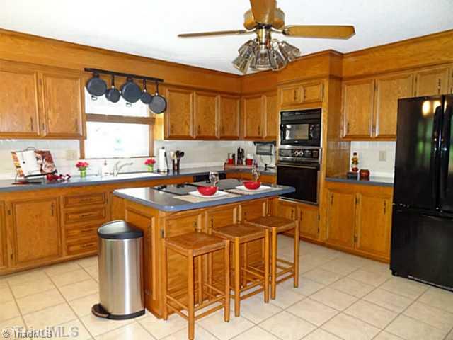 585 Barkworth Road Clemmons, NC 27012 - Photo 3 of 16 Kitchen.