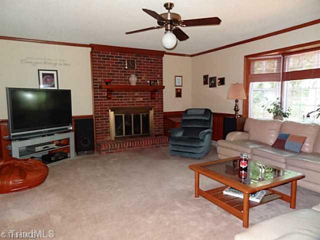 585 Barkworth Road Clemmons, NC 27012 - Photo 5 of 16 Den/Family/Great Room.
