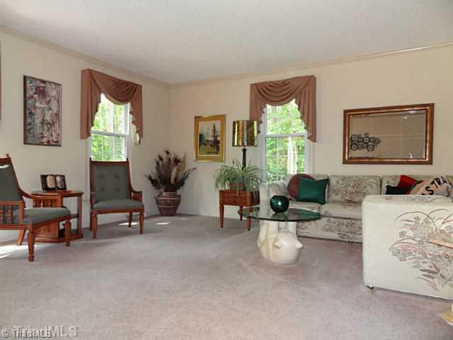 585 Barkworth Road Clemmons, NC 27012 - Photo 7 of 16 Living Room.