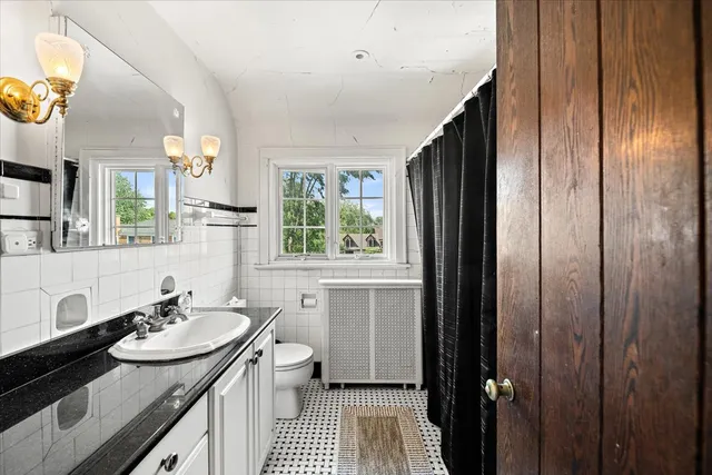 $699,000 | 219 East St Charles Road, Elmhurst, IL 60126