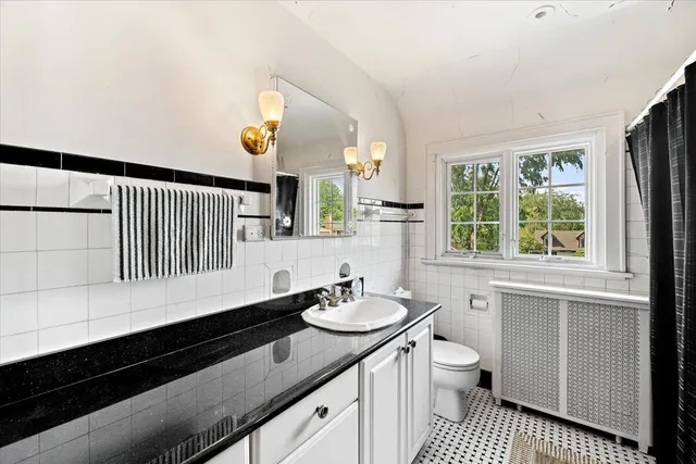 $699,000 | 219 East St Charles Road, Elmhurst, IL 60126