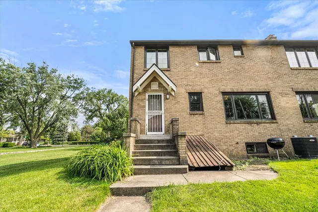$699,000 | 219 East St Charles Road, Elmhurst, IL 60126