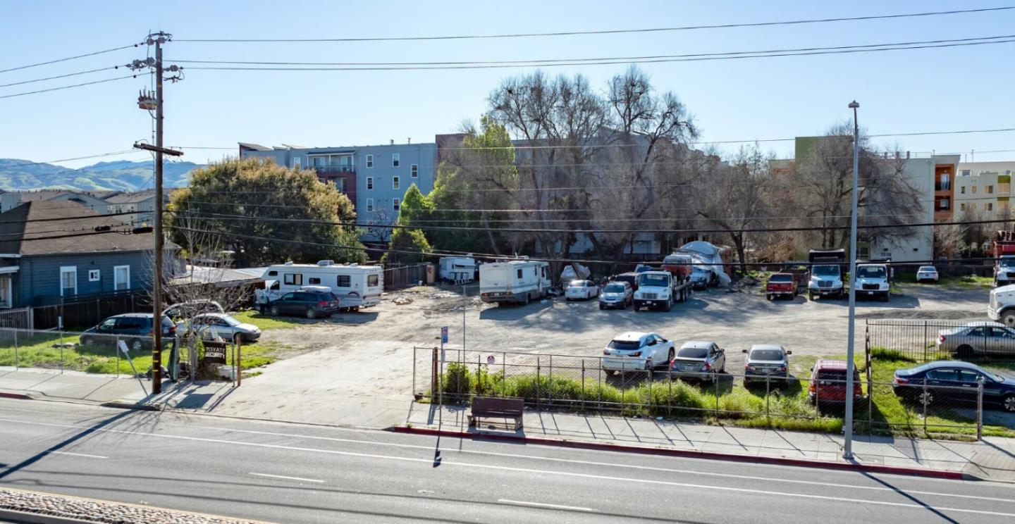 12280 Mabury Road San Jose, CA 95133 - Photo 8 of 9 a view of outdoor space with seating area and car parked