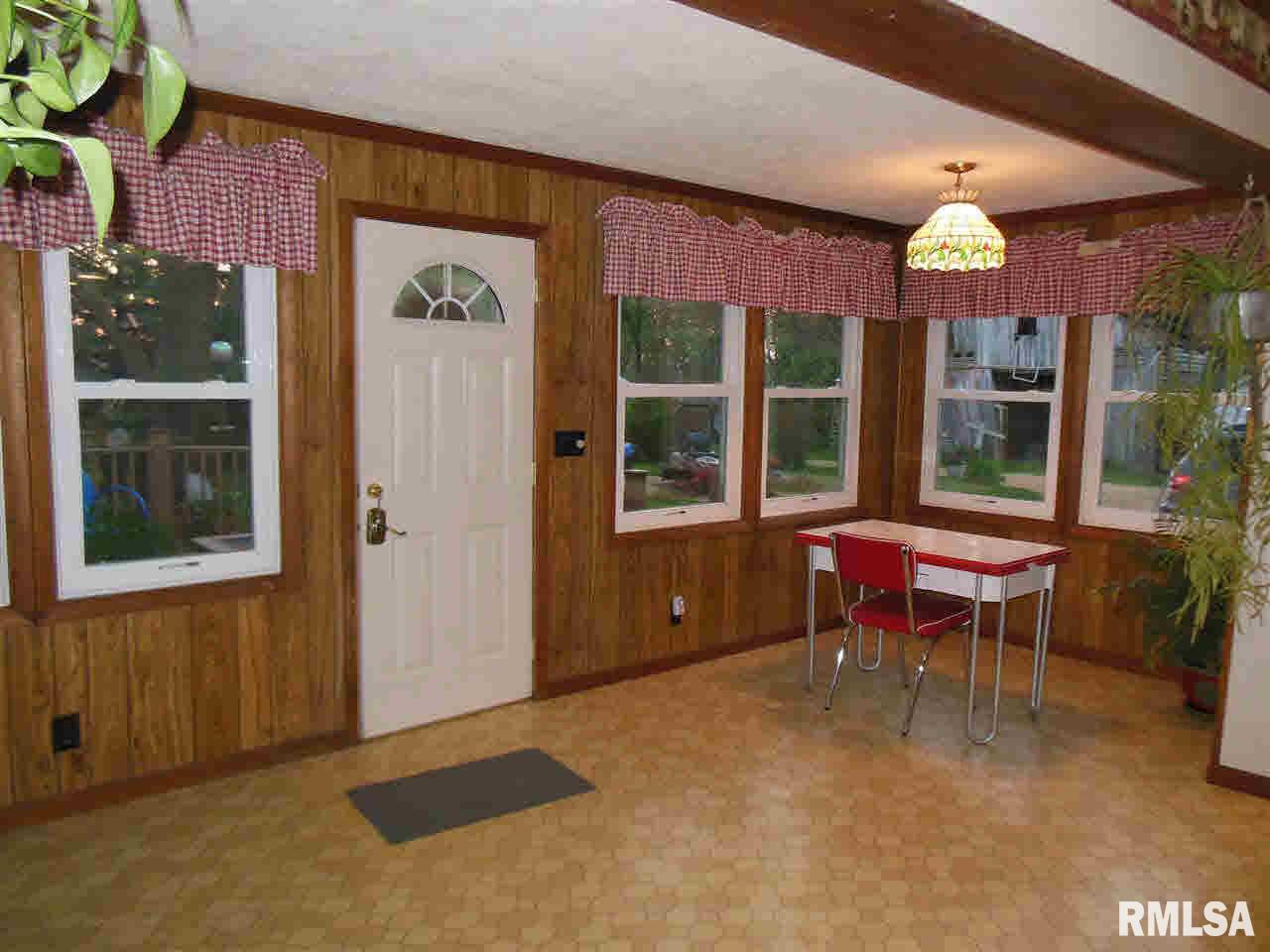 26221 Allens Grove Road Dixon, IA 52745 - Photo 17 of 21 Gallery Image 17