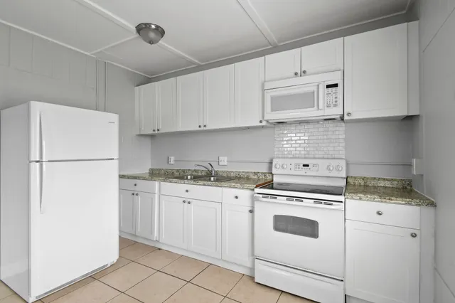 $499,000 | 652 Bayberry Drive, Lake Park, FL 33403