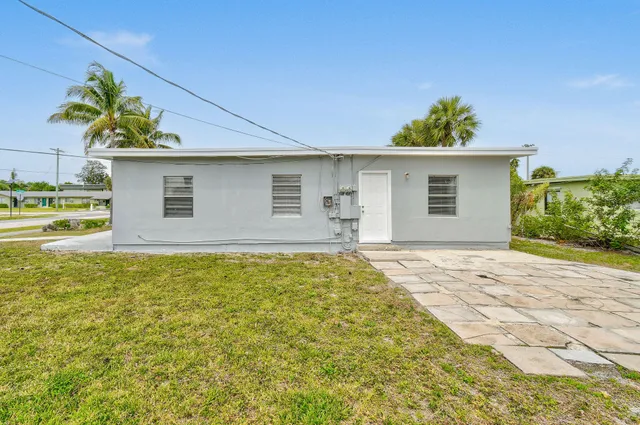 $499,000 | 652 Bayberry Drive, Lake Park, FL 33403