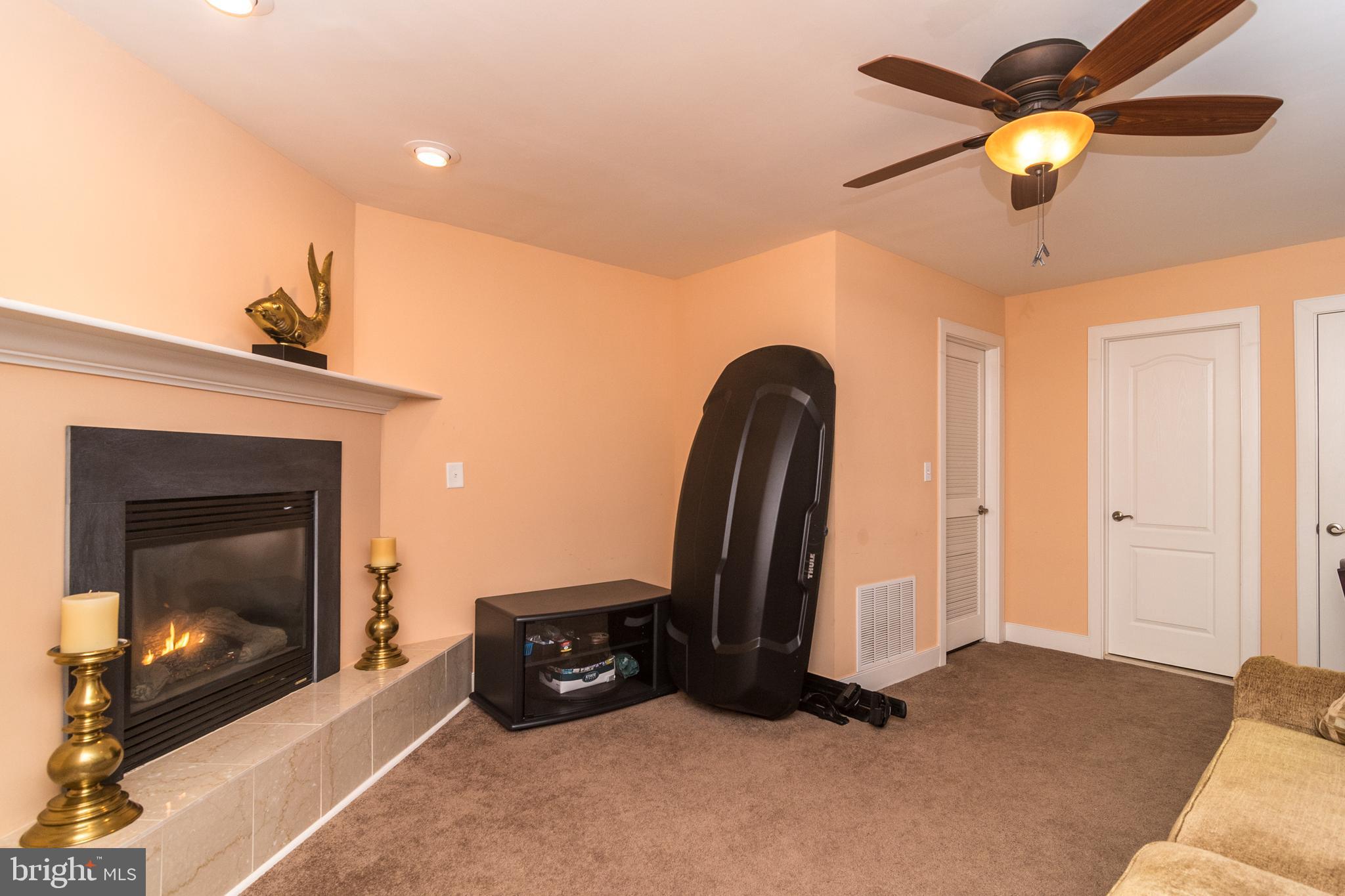 1630 Welsh Road, Unit 4A Philadelphia, PA 19115 - Photo 13 of 35 Loft with Gas FP and Powder Room