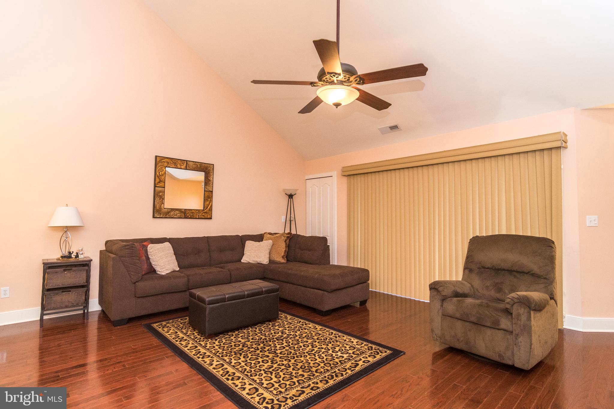 1630 Welsh Road, Unit 4A Philadelphia, PA 19115 - Photo 20 of 35 Living Room