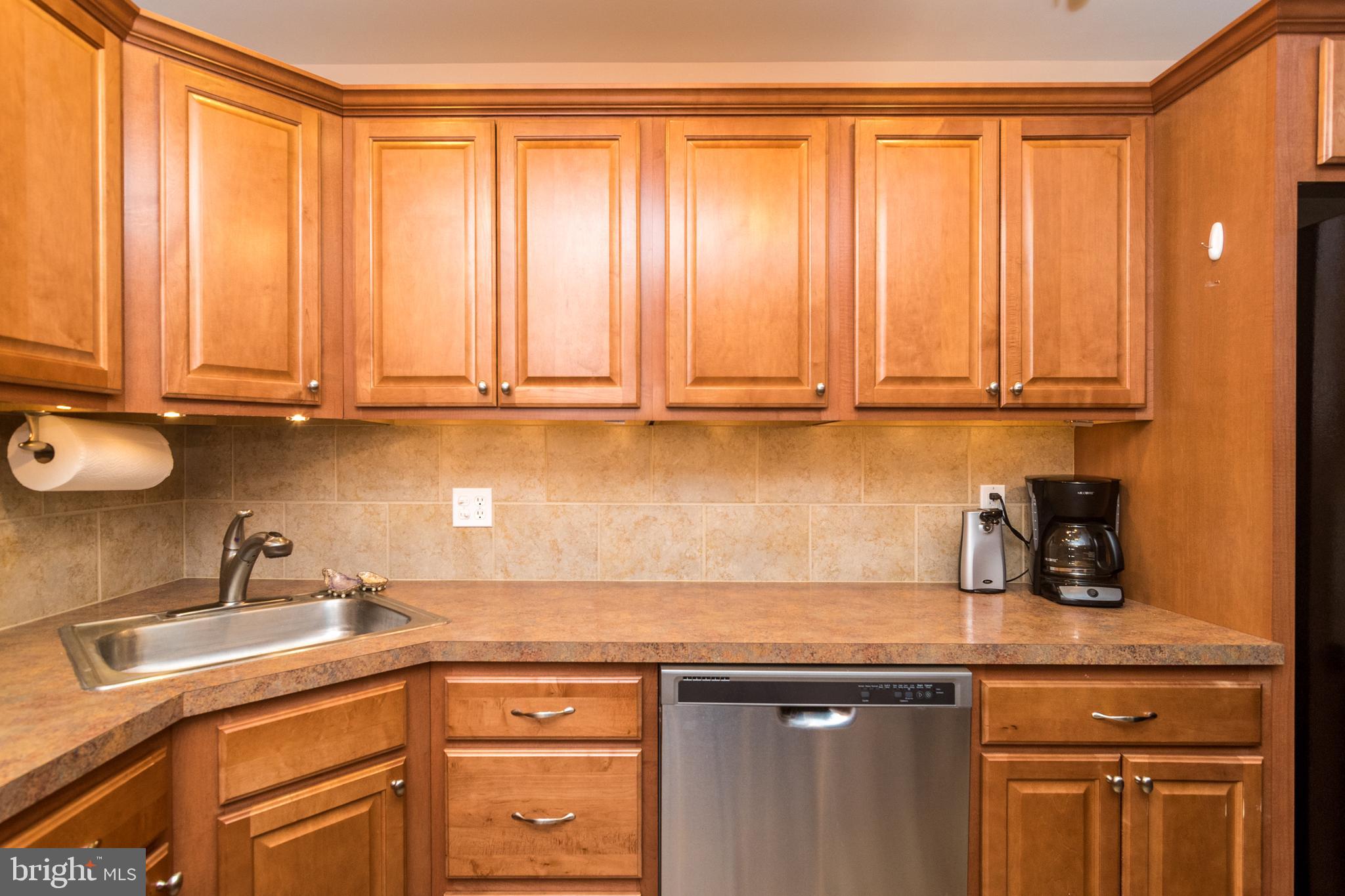 1630 Welsh Road, Unit 4A Philadelphia, PA 19115 - Photo 23 of 35 Tons of Maple Cabinets!