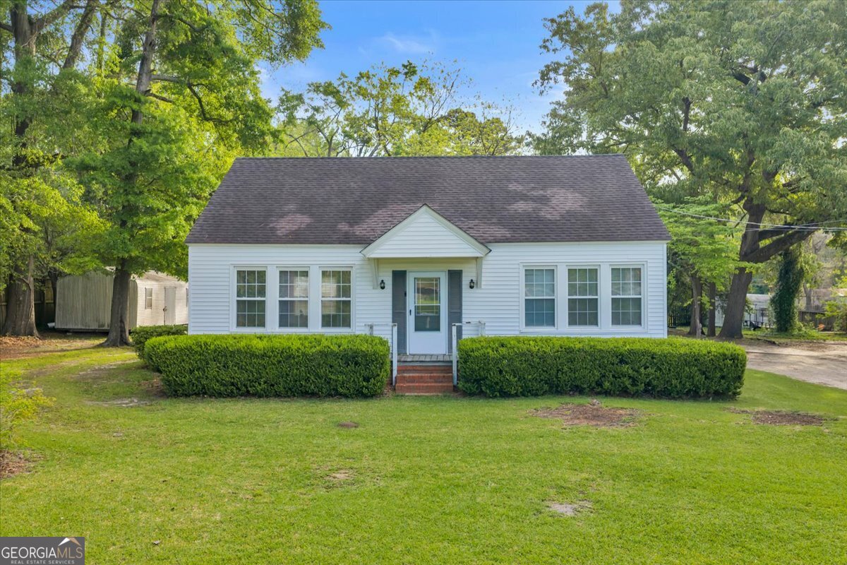 425 3rd Street Vienna, GA 31092 - Photo 1 of 43