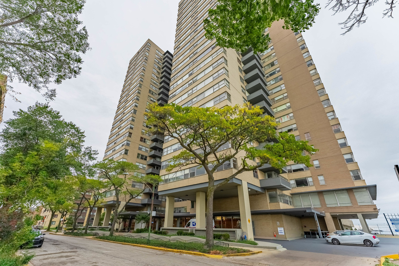 6301 North Sheridan Road, Unit 7F Chicago, IL 60660 - Photo 1 of 15 a front view of a building