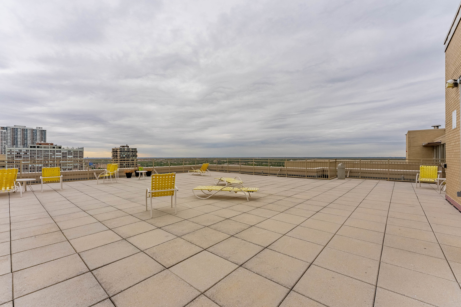6301 North Sheridan Road, Unit 7F Chicago, IL 60660 - Photo 12 of 15