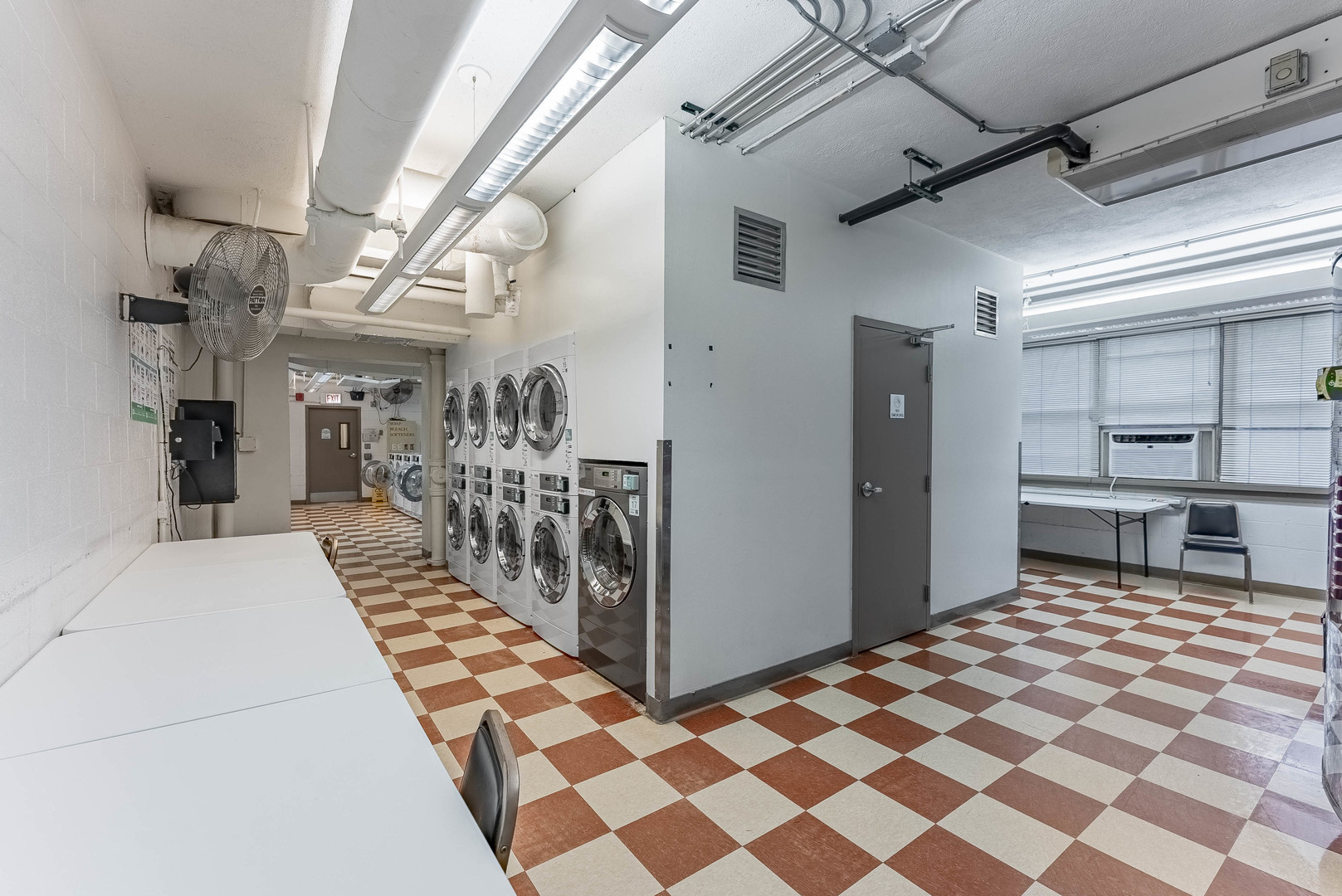 6301 North Sheridan Road, Unit 7F Chicago, IL 60660 - Photo 14 of 15 a room with lots of white walls and checkered floor