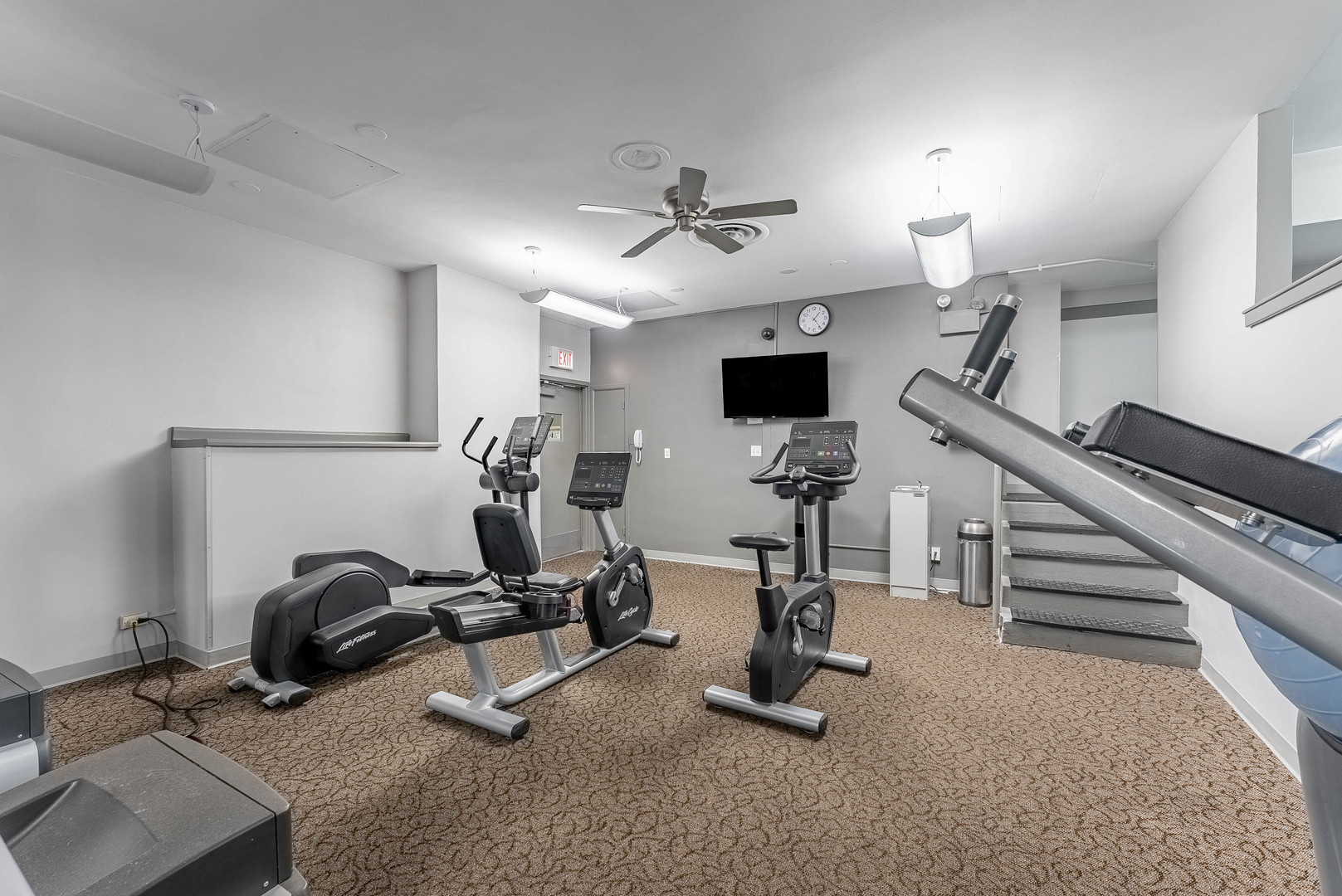 6301 North Sheridan Road, Unit 7F Chicago, IL 60660 - Photo 15 of 15 a view of a room with gym equipment