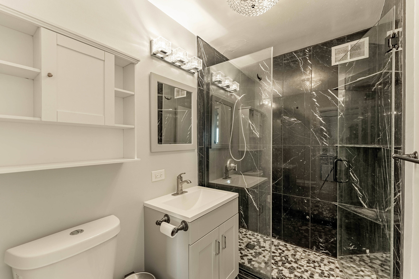 6301 North Sheridan Road, Unit 7F Chicago, IL 60660 - Photo 10 of 15 a bathroom with a shower toilet and sink