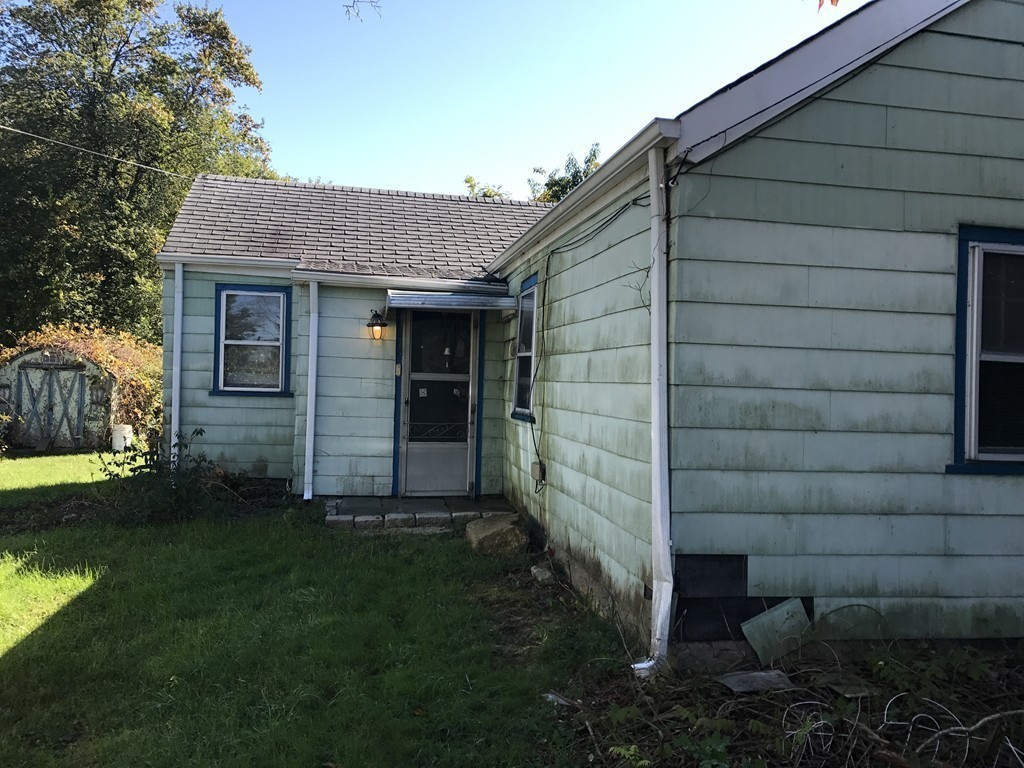 202 Old County Road Westport, MA 02790 - Photo 3 of 12 Gallery Image 3