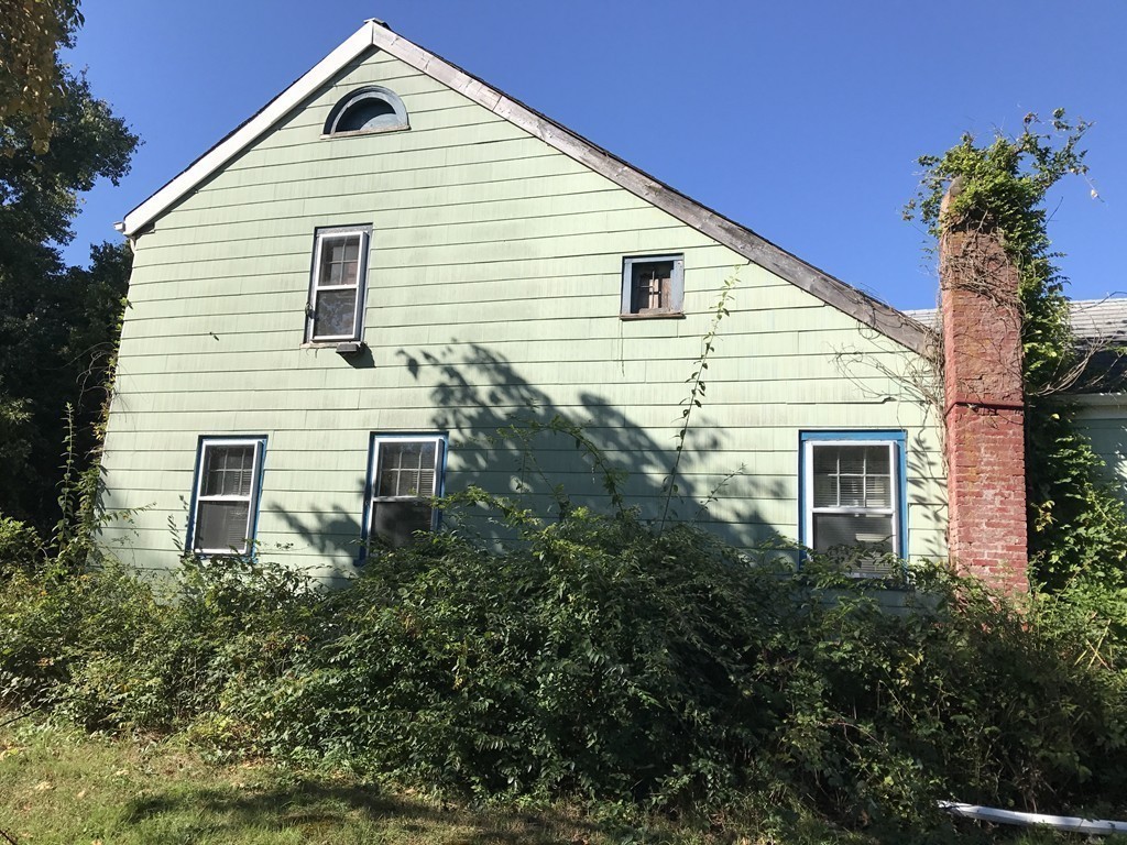 202 Old County Road Westport, MA 02790 - Photo 5 of 12 Gallery Image 5