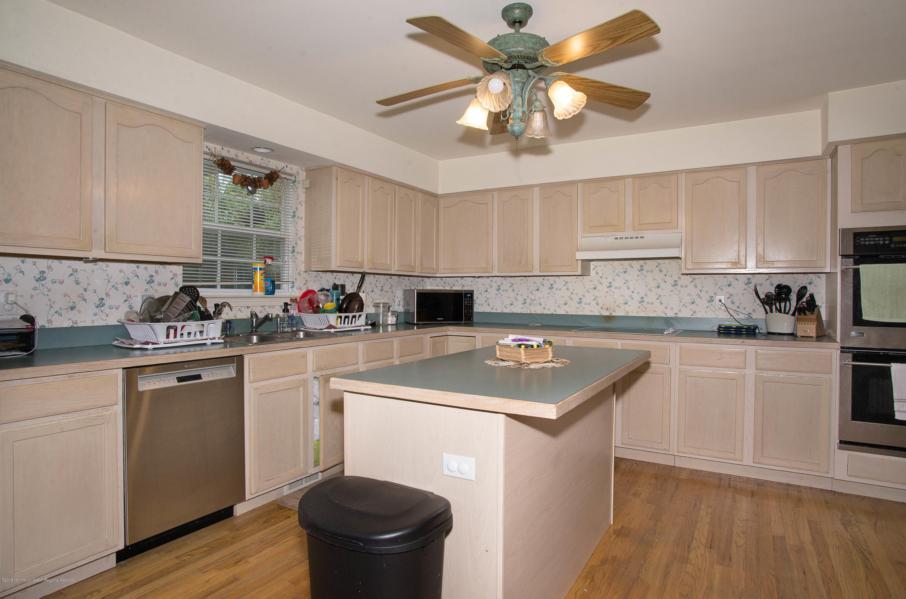 28 Drake Road Lakewood, NJ 08701 - Photo 17 of 27 _RMJ3559.jpg kitchen