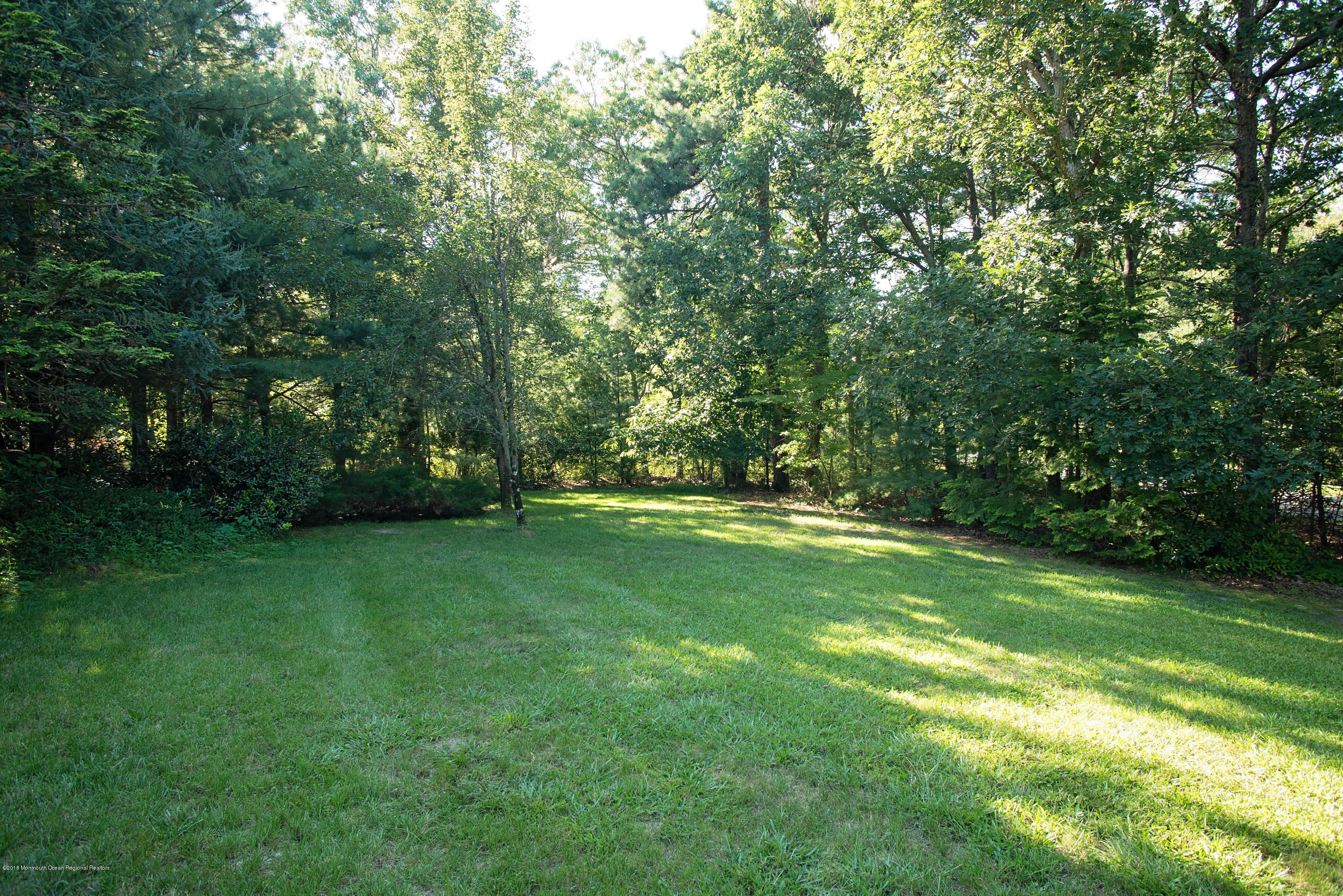 28 Drake Road Lakewood, NJ 08701 - Photo 4 of 27 _RMJ3628.jpg front yard