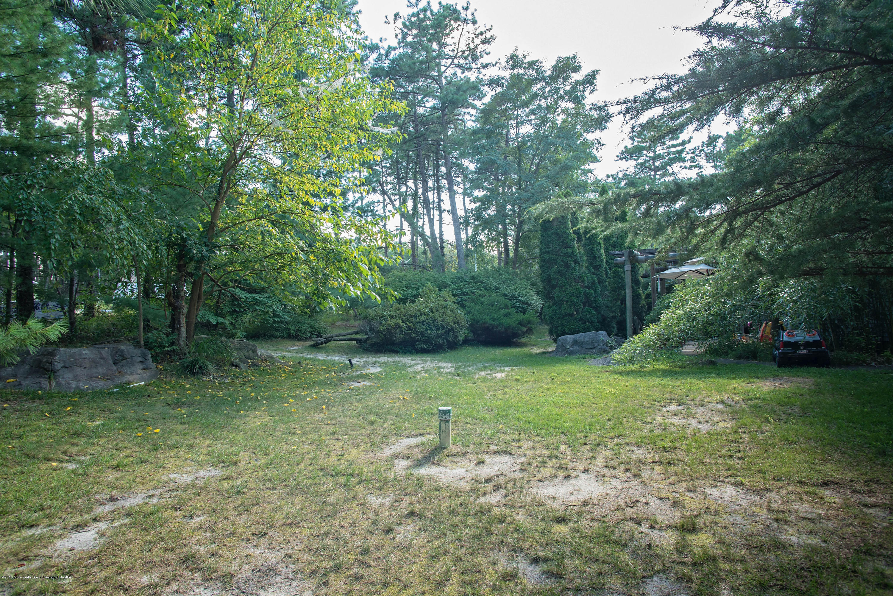 28 Drake Road Lakewood, NJ 08701 - Photo 6 of 27 _RMJ3619.jpg backyard