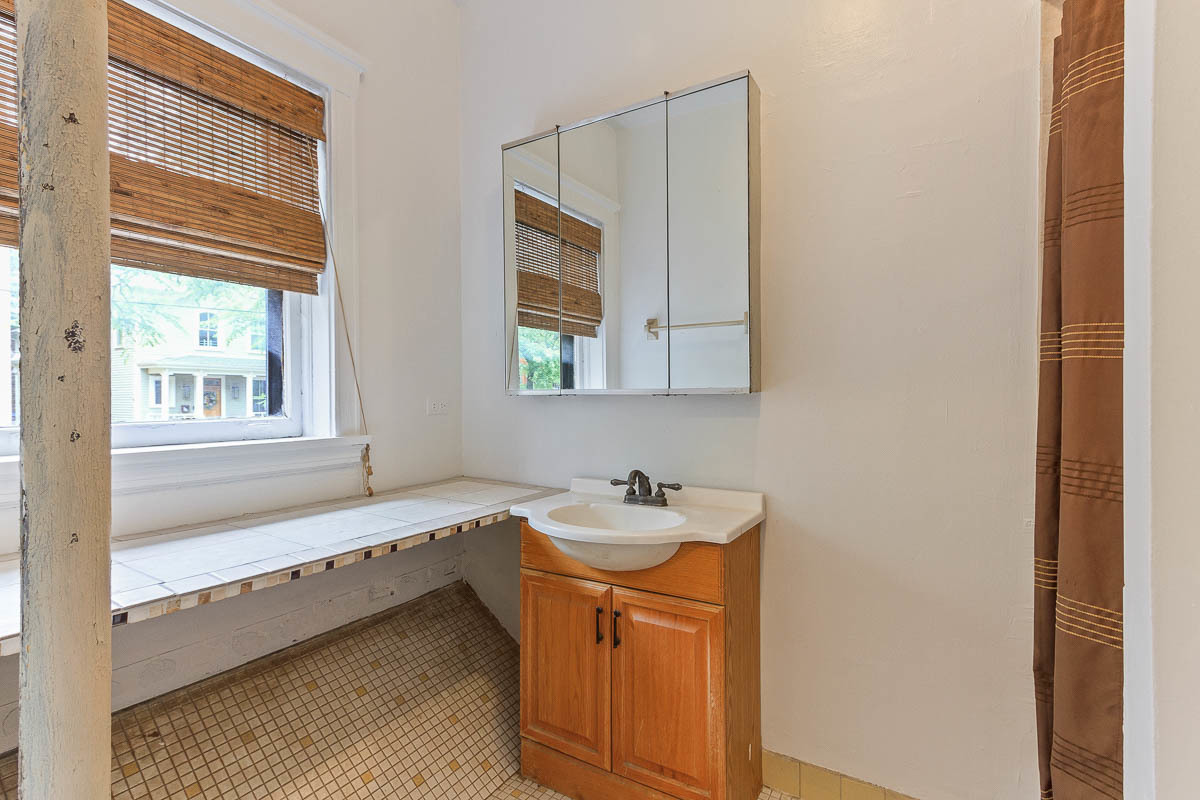 601 West Fullerton Avenue, Unit 1 Chicago, IL 60614 - Photo 17 of 25 a bathroom with a sink and a bathtub