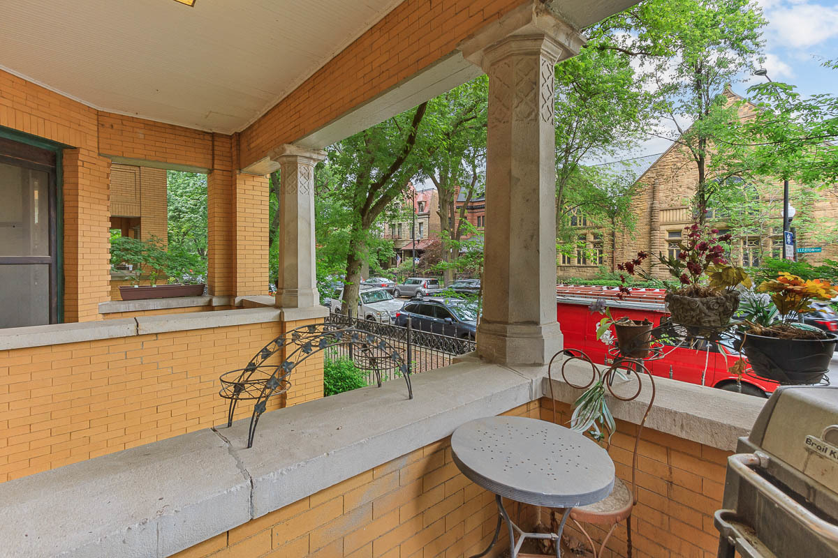 601 West Fullerton Avenue, Unit 1 Chicago, IL 60614 - Photo 7 of 25 a room with furniture and a large window