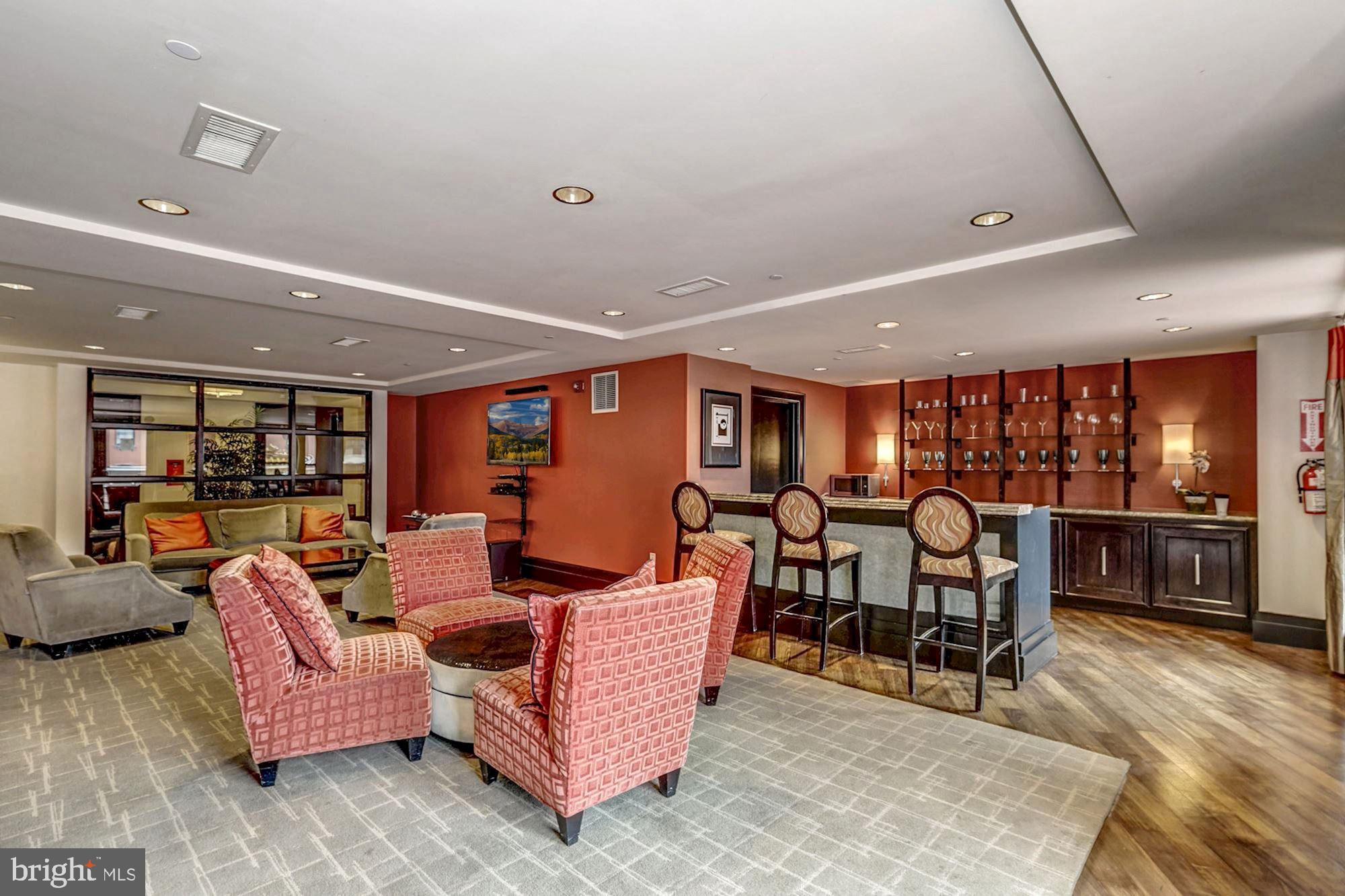 777 7th Street Northwest, Unit 1014 Washington, DC 20001 - Photo 27 of 33 Lounge area