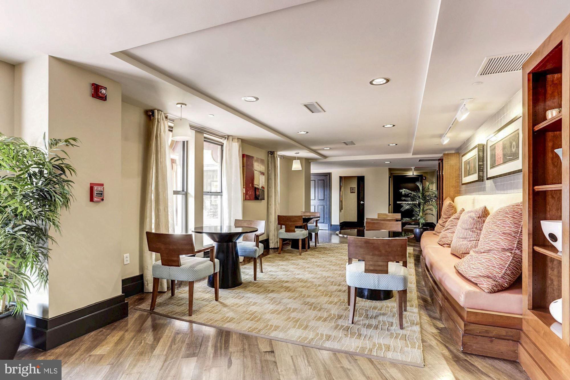 777 7th Street Northwest, Unit 1014 Washington, DC 20001 - Photo 30 of 33 Lounge area