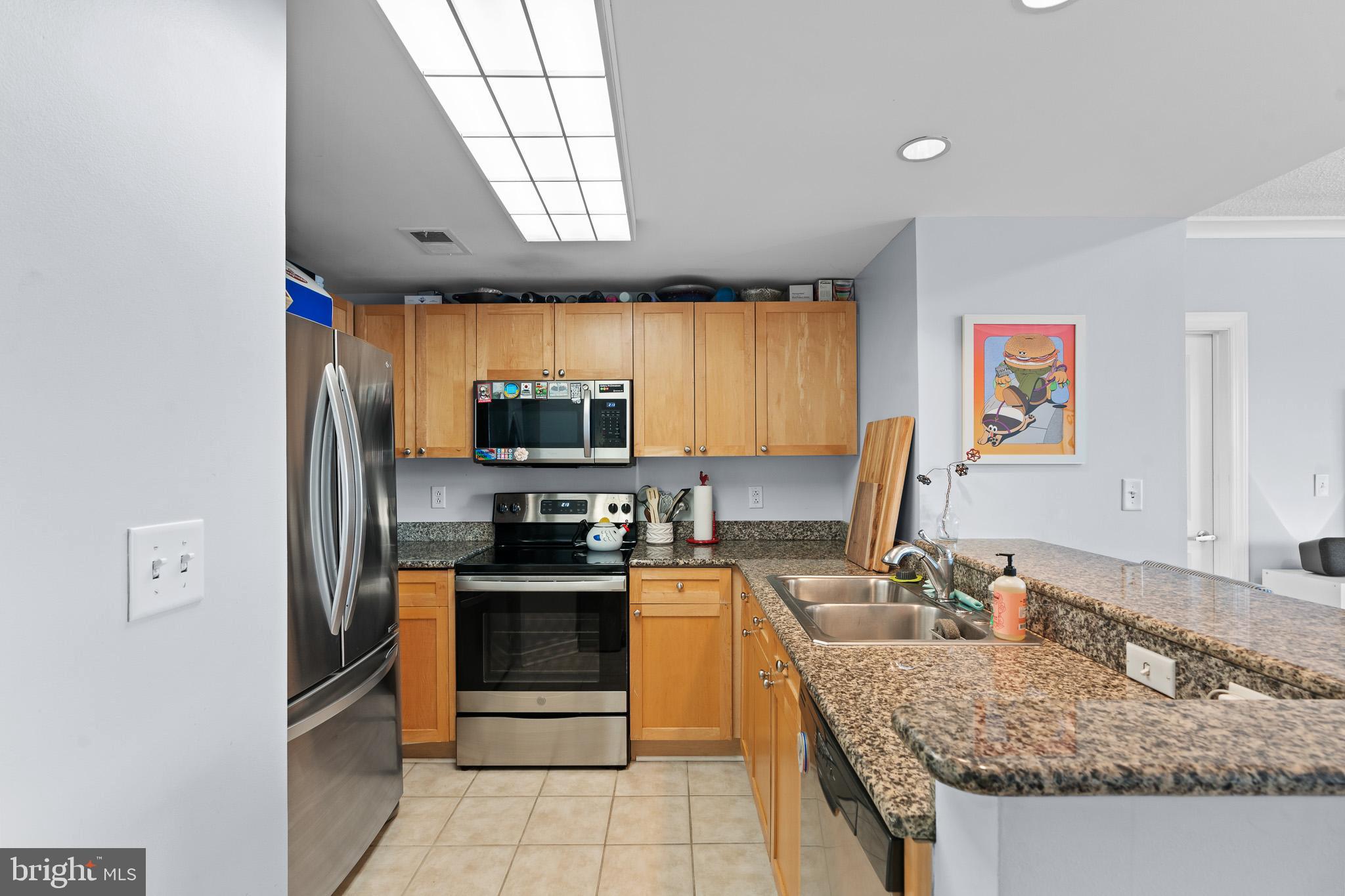 777 7th Street Northwest, Unit 1014 Washington, DC 20001 - Photo 6 of 33 Updated kitchen