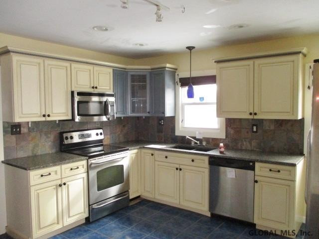31 Orchard Road Schodack, NY 12033 - Photo 7 of 15 Photo 7