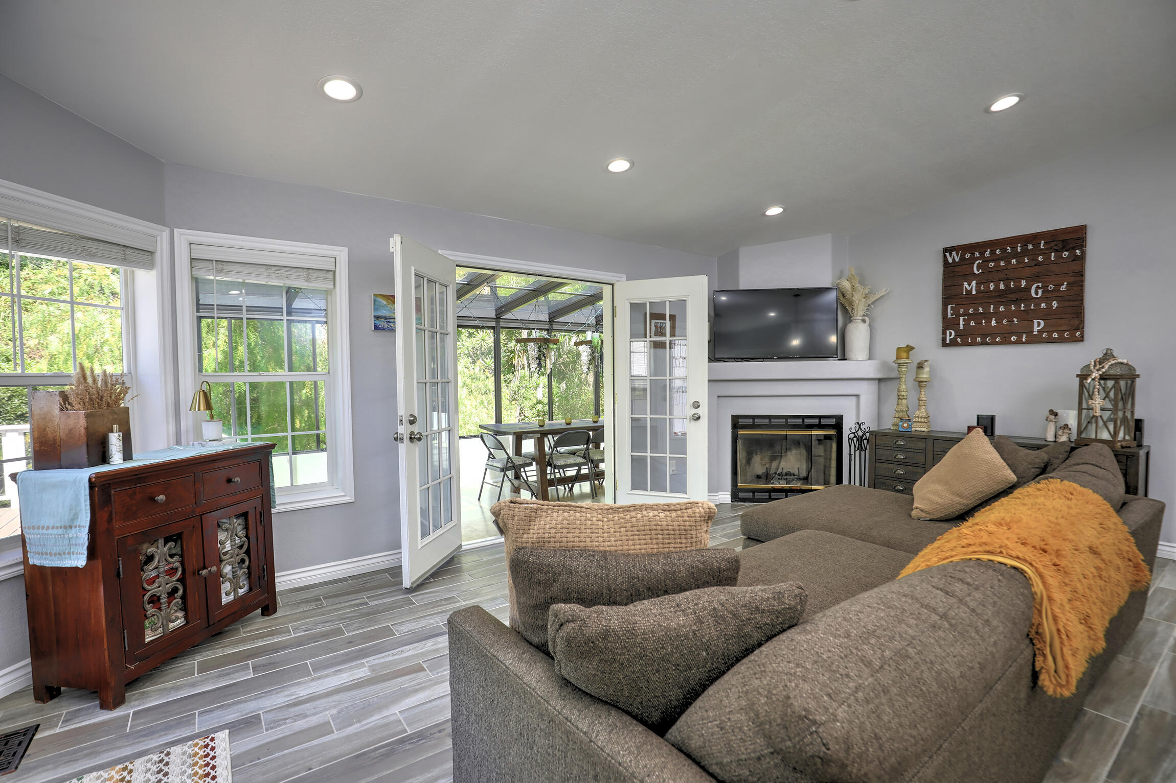 1625 Sycamore Canyon Road Santa Barbara, CA 93108 - Photo 5 of 31 Living Room