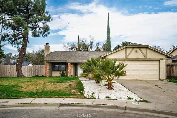 a view of a house with a yard and plants