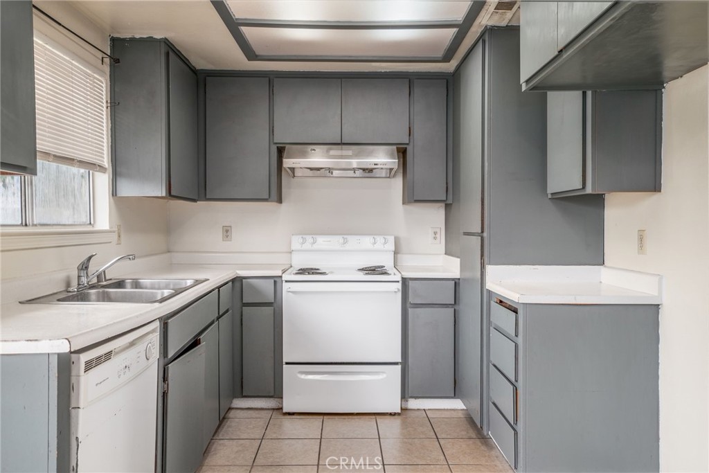 1551 Little Rock Court Merced, CA 95348 - Photo 3 of 18