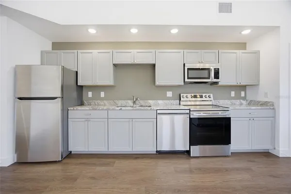 $1,450 | 100 North Dewey Street, Eustis, FL 32726