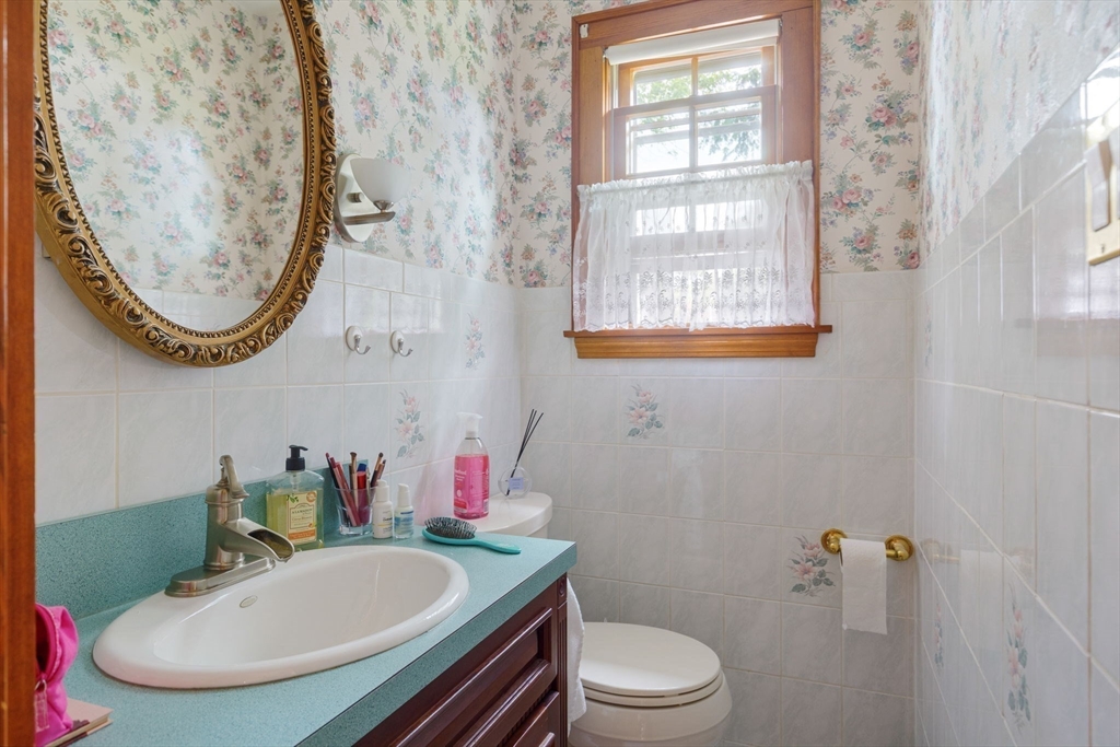 23 Richardson Road Belmont, MA 02478 - Photo 9 of 28