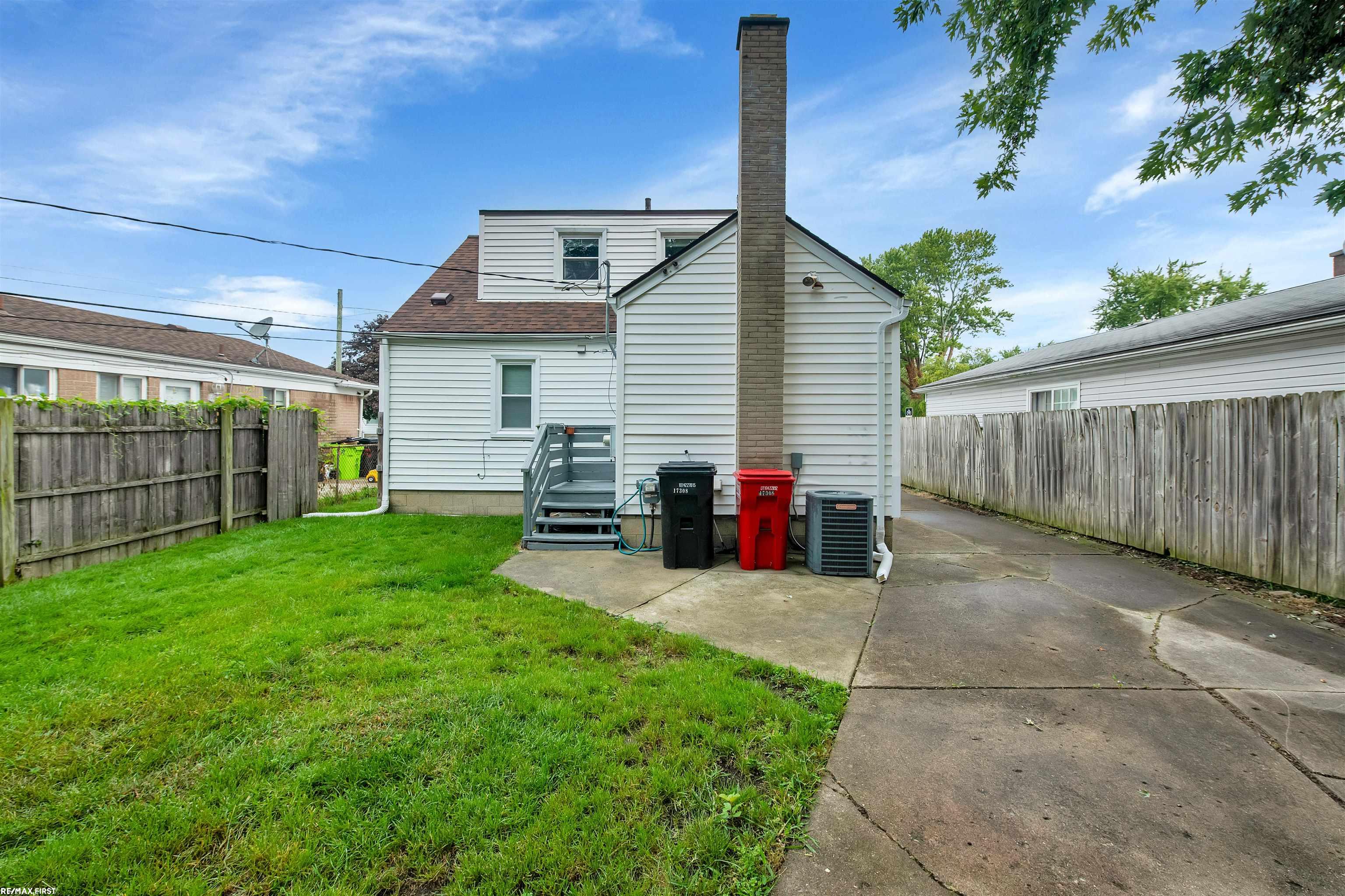 17308 Martin Road Roseville, MI 48066 - Photo 6 of 25 50157469-5D84C165-5FBA-43D4-89C5-21FC88585F54.JPG