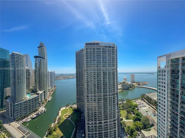 $4,500 | 77 Southeast 5th, Unit 4015, Miami, FL 33131