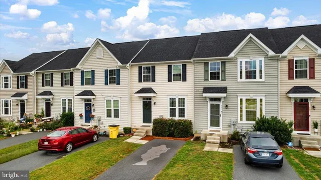 $274,990 | 195 Ontario Drive, Falling Waters, WV 25419