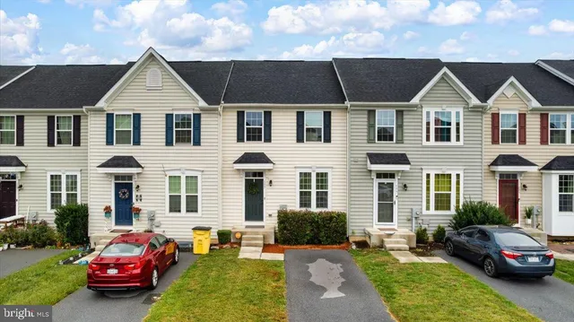 $274,990 | 195 Ontario Drive, Falling Waters, WV 25419