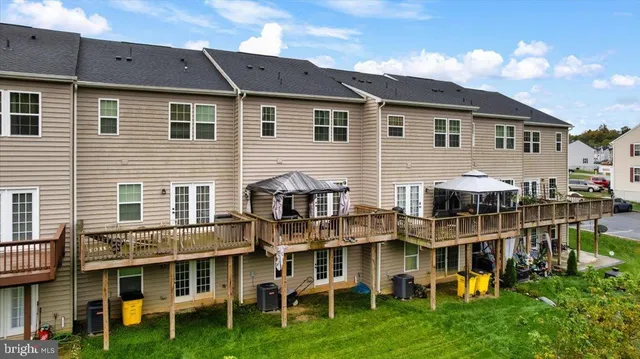 $274,990 | 195 Ontario Drive, Falling Waters, WV 25419