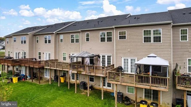 $274,990 | 195 Ontario Drive, Falling Waters, WV 25419