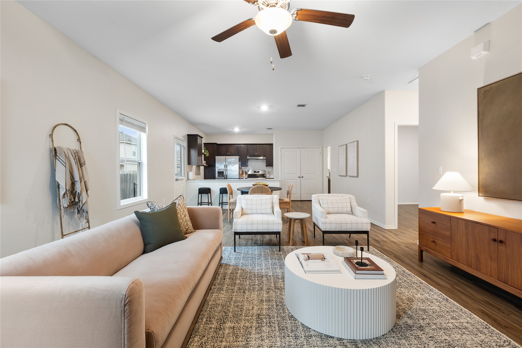7101 Spirit Hill Road Austin, TX 78744 - Photo 10 of 40 Beautiful!