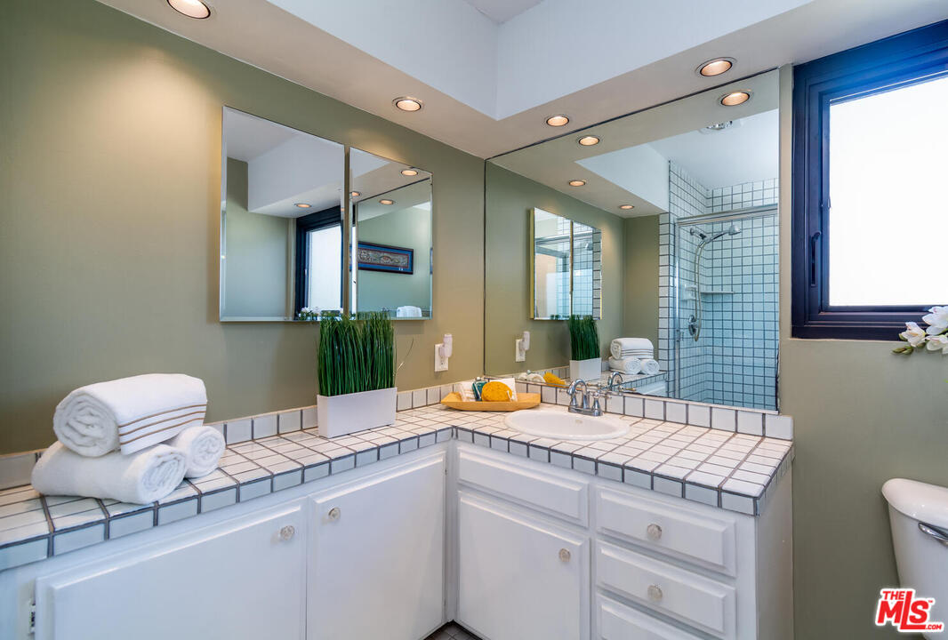 16 64th Avenue Playa del Rey, CA 90293 - Photo 17 of 37 Gallery Image 17