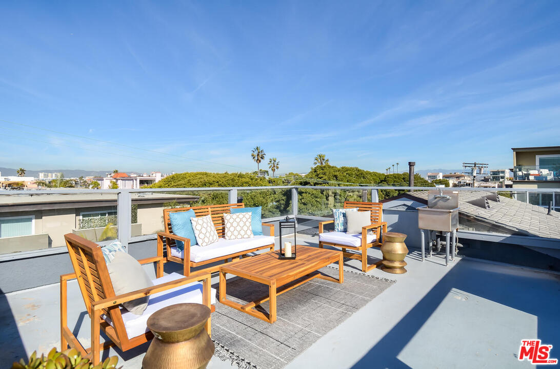 16 64th Avenue Playa del Rey, CA 90293 - Photo 3 of 37 Gallery Image 3