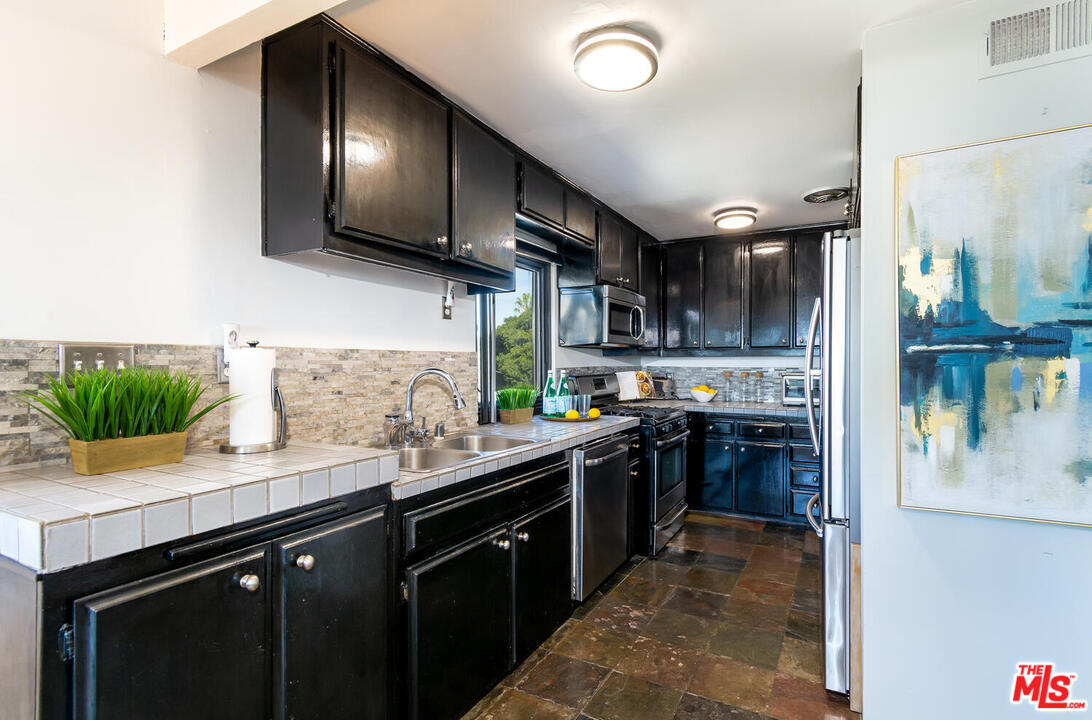 16 64th Avenue Playa del Rey, CA 90293 - Photo 10 of 37 Gallery Image 10