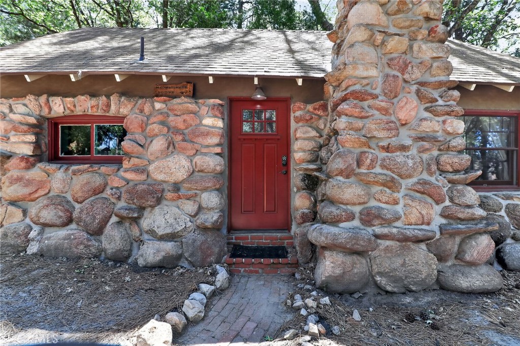2775 View Running Springs, CA 92382 - Photo 3 of 30 a view of outdoor space