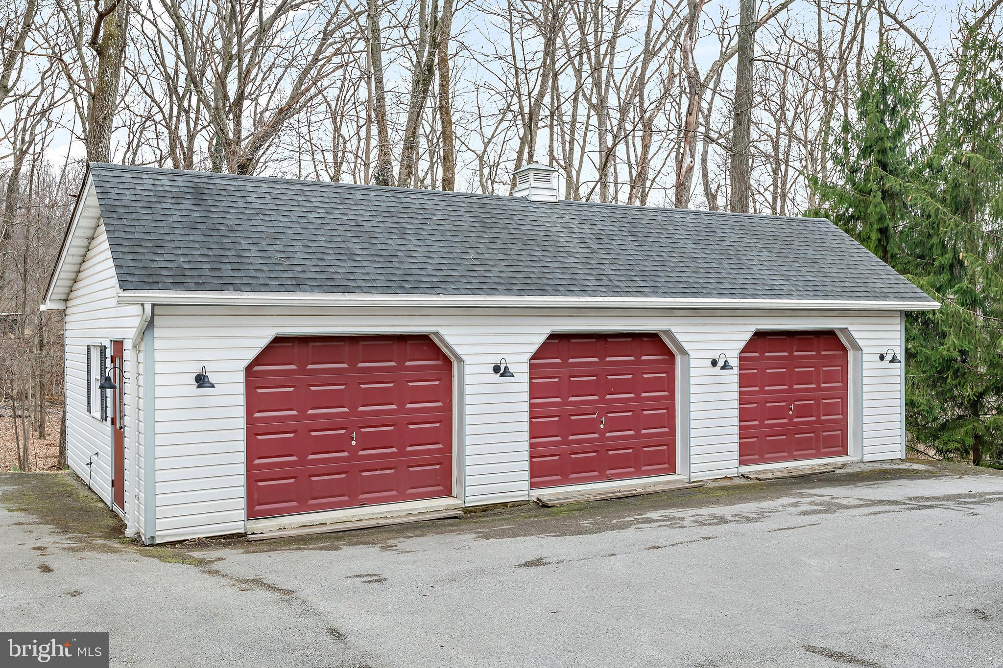 8562 Orchard Road Spring Grove, PA 17362 - Photo 4 of 37